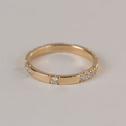 Era Ring, round diamond wedding band in 14K gold