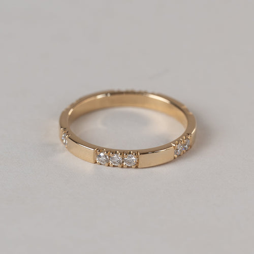 Era Ring, round diamond wedding band in 14K gold