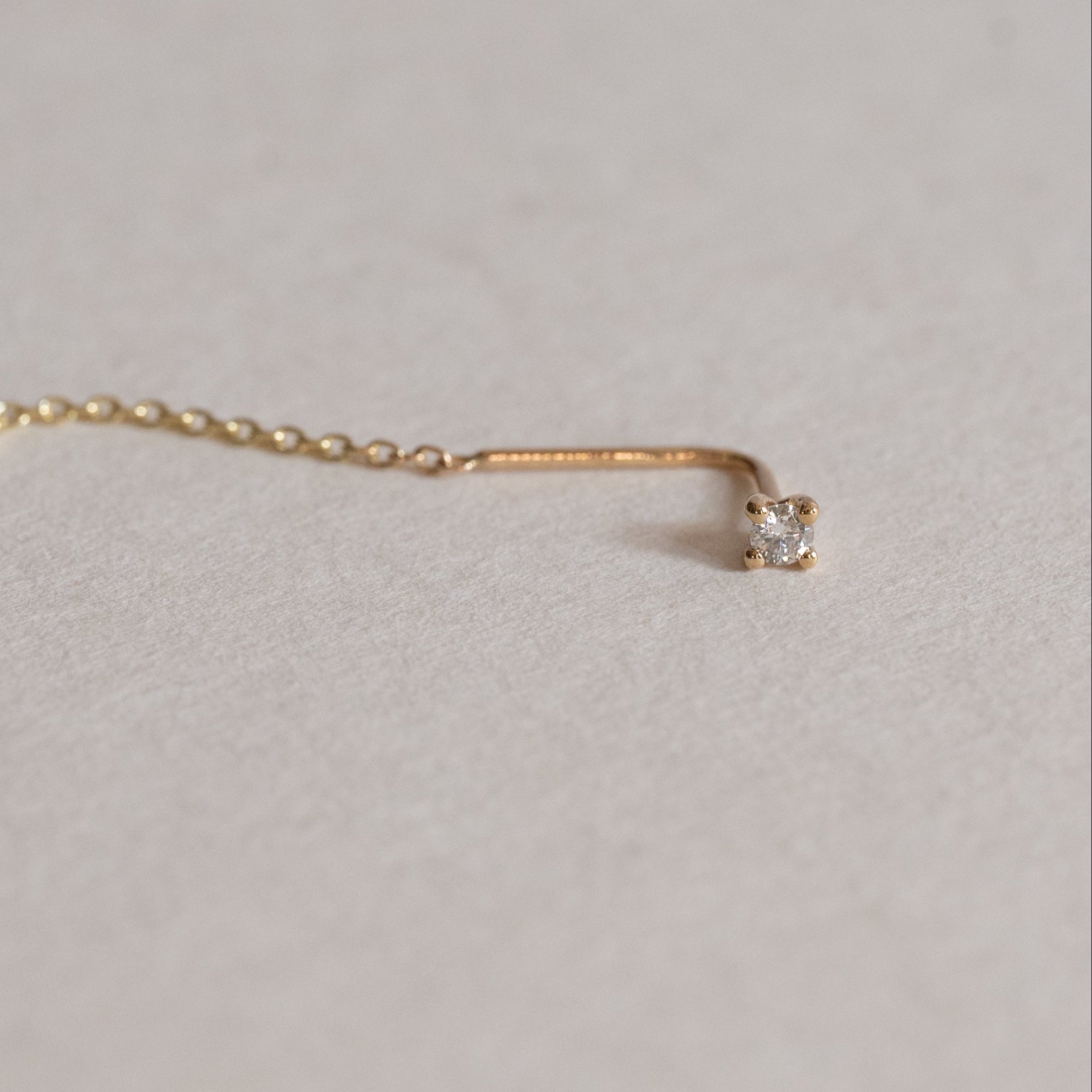 Round Prongs Chain Earring