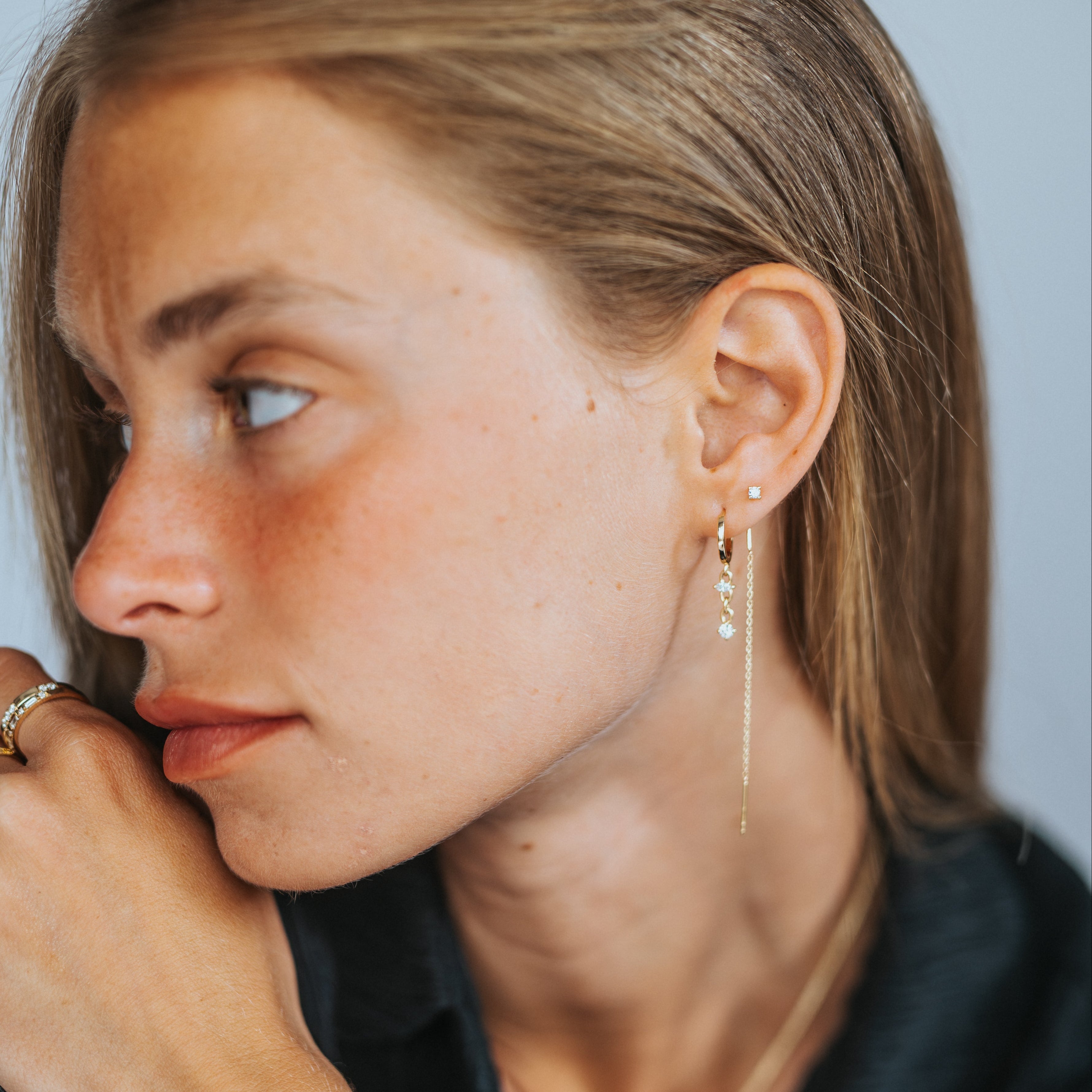 Round Prongs Chain Earring